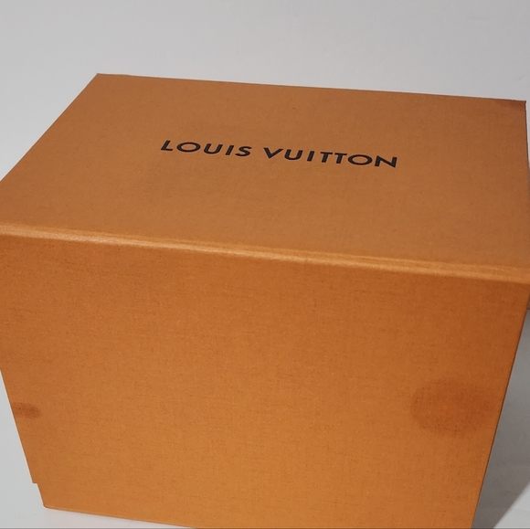 Louis Vuitton Perfume box with gift cards. Authentic. - Picture 13 of 13